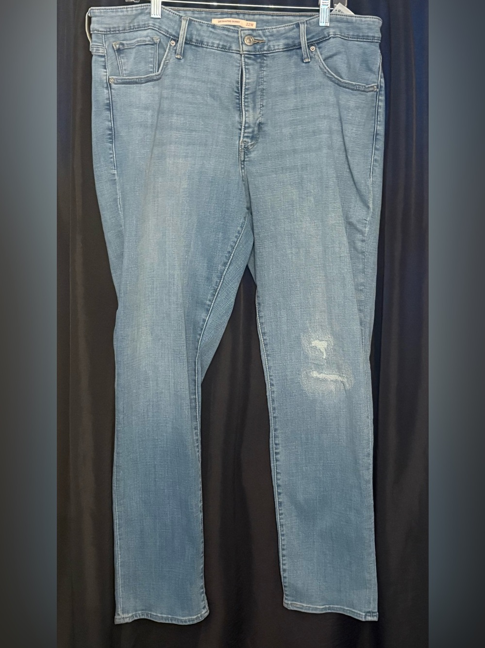 Light Wash Distressed Levi Jeans